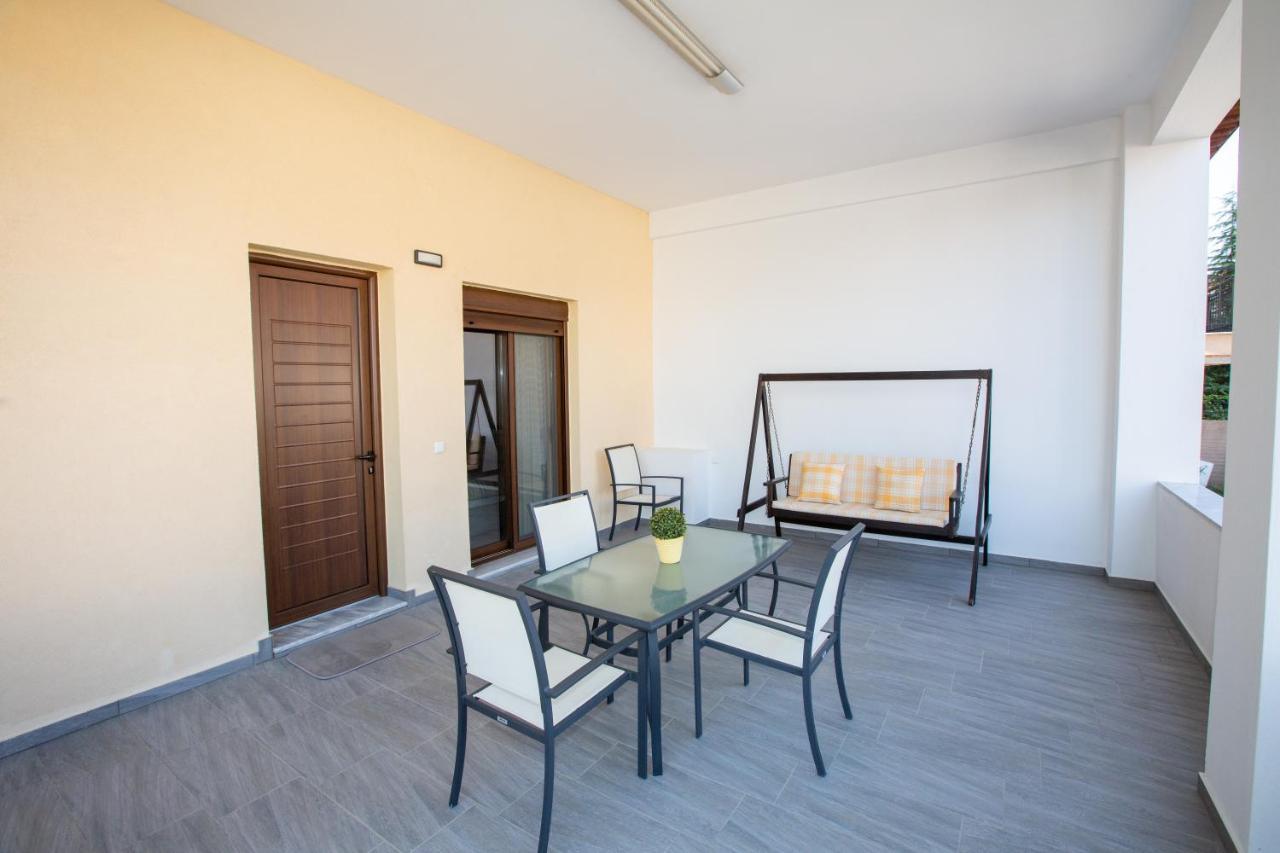 Modern Lake View Apartment Яніна Екстер'єр фото